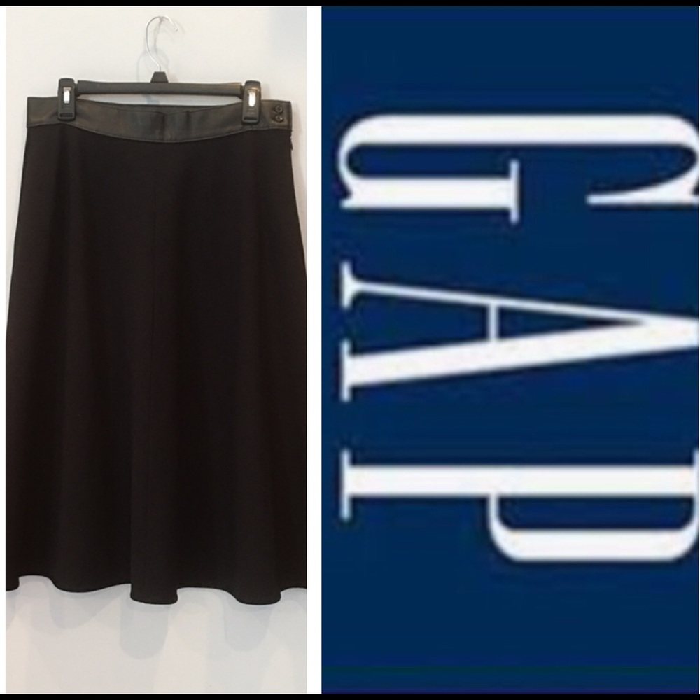 EUC Gap faux leather trim maxi skirt size MP
